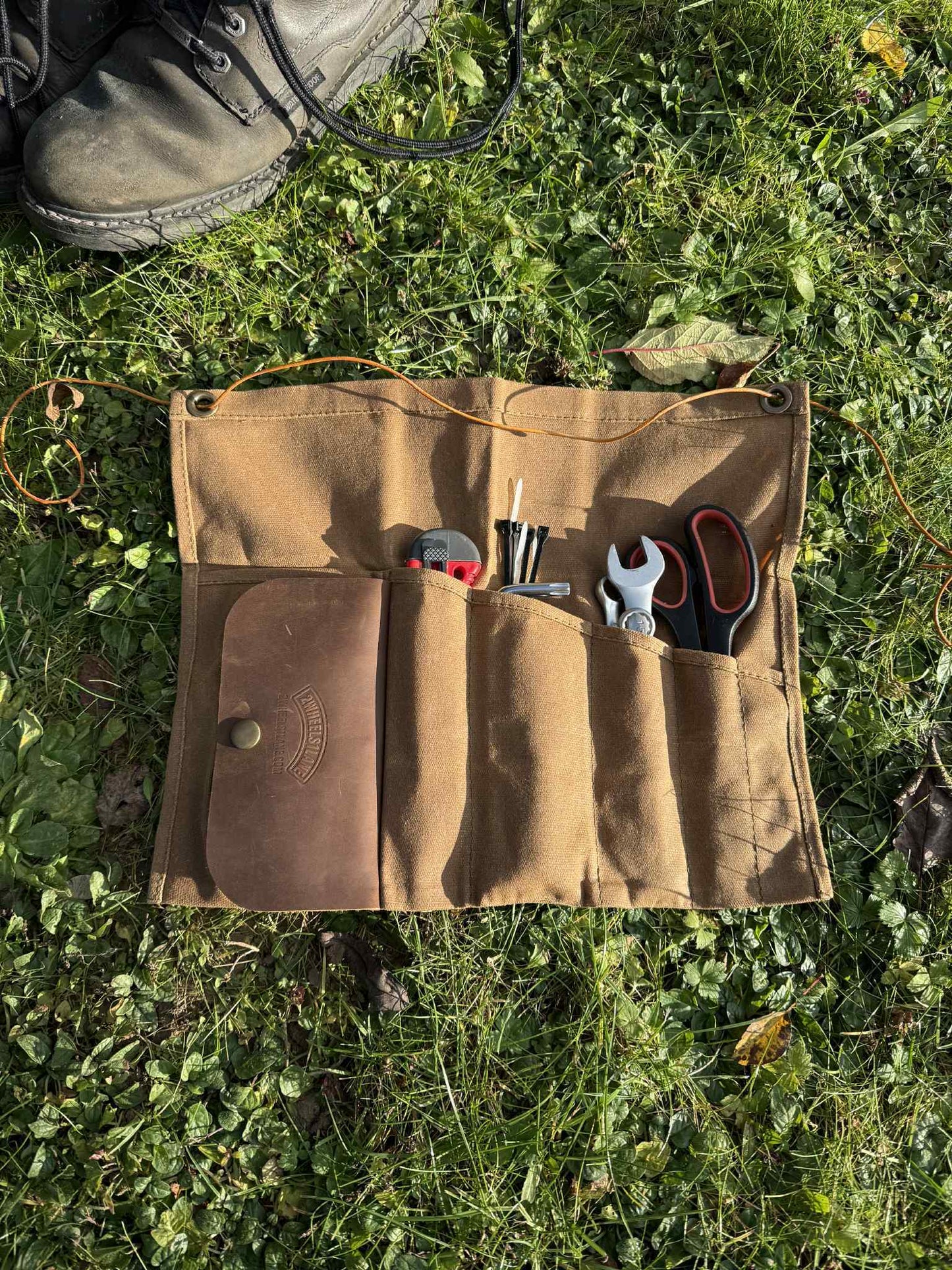 Waterdichte gewaxte canvas gereedschapsrol – duurzame organizer voor kampeer- en outdooruitrusting