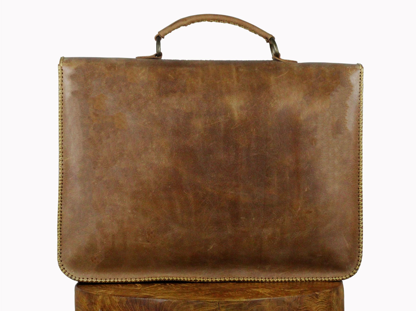 Die Aktentasche aus Leder mit einer Tasche