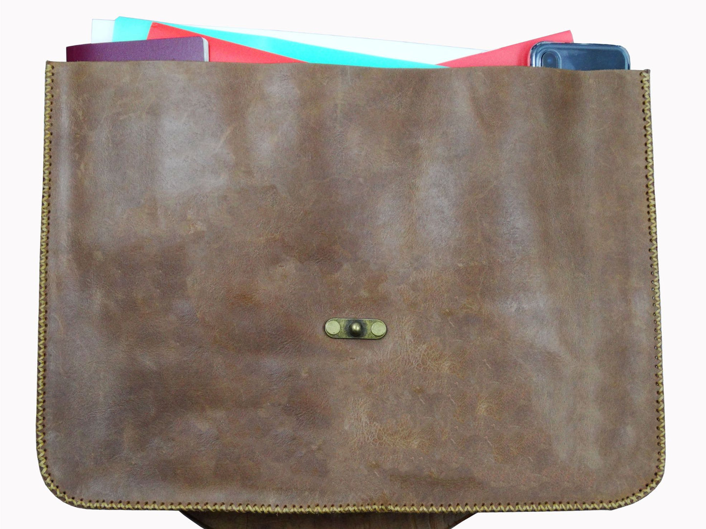Die Aktentasche aus Leder mit einer Tasche